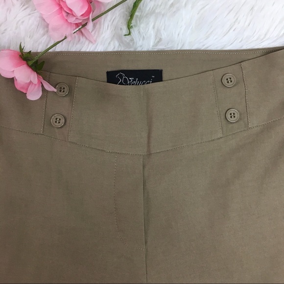 NWOT. Khaki Capris stretchy size M - Picture 2 of 6